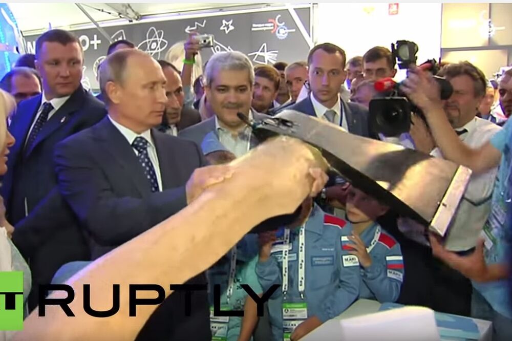 Vladimir Putin i letjeća sjekira, Foto: Screenshot (YouTube)