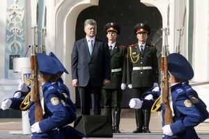 Porošenko optužio Rusiju da u Ukrajinu šalje vojne konvoje