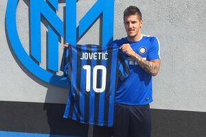 Snimak "taze" štampanja: Jovetiću "desetka" u Interu