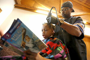 Ovaj frizer besplatno šiša djecu koja mu čitaju