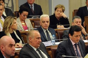 Referendum sve neizvjesniji, Parlament odlučuje o NATO