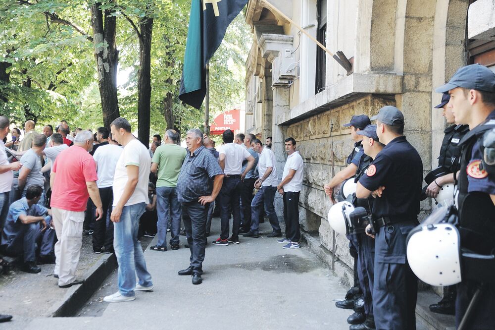 Radnici Boksita, Privredni sud, Foto: Savo Prelević