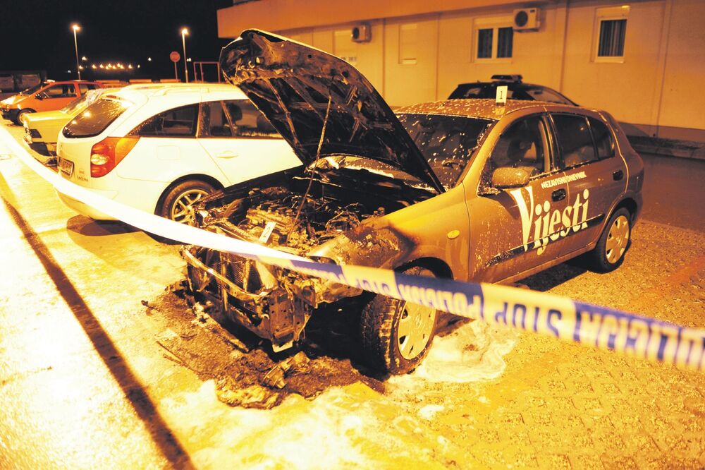 Zapaljeno vozilo "Vijesti", Foto: Savo Prelević