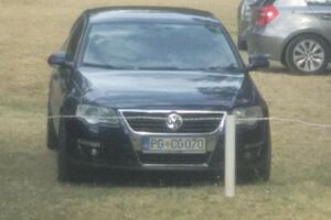 Sa porodicom na plažu autom MUP-a