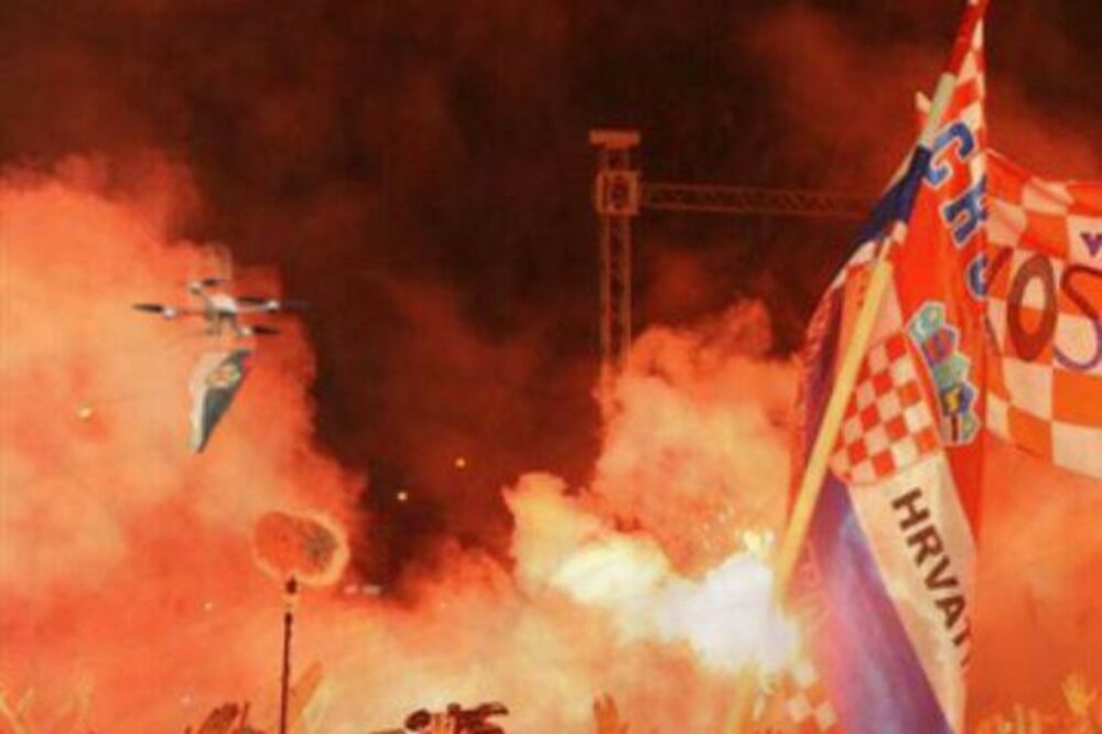 Dron sa srpskom zastavom, Foto: Twitter