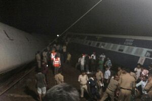 Indija: Dva voza iskočila iz šina, 27 ljudi poginulo