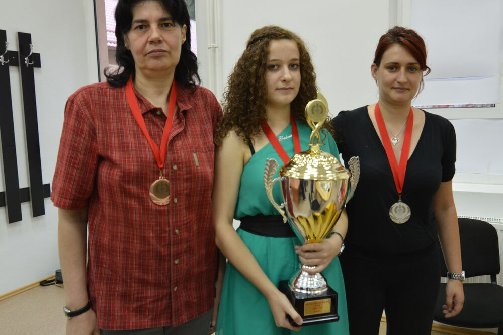 Lidija Blagojević, Nevena radošević, Nina Delević, Foto: ŠSCG