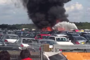 Velika Britanija:  Avion se srušio na parking, četiri žrtve