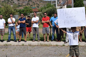 Članovi LD "Malesija" protestovali u Tuzima