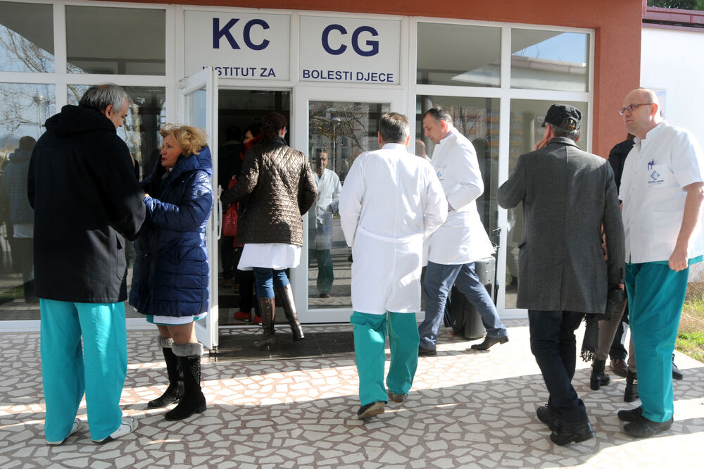 protest ljekara, KCCG, Foto: Boris Pejović