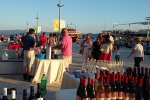 U Tivtu održana manifestacija "Sajam vina"