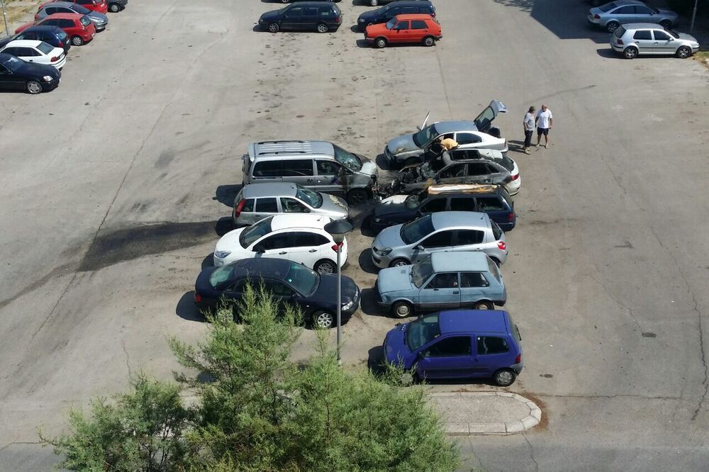 Bar zapaljena vozila, Foto: Čitalac reporter