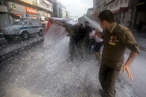 Novi sukobi u Istanbulu: Vodeni topovi, suzavac...