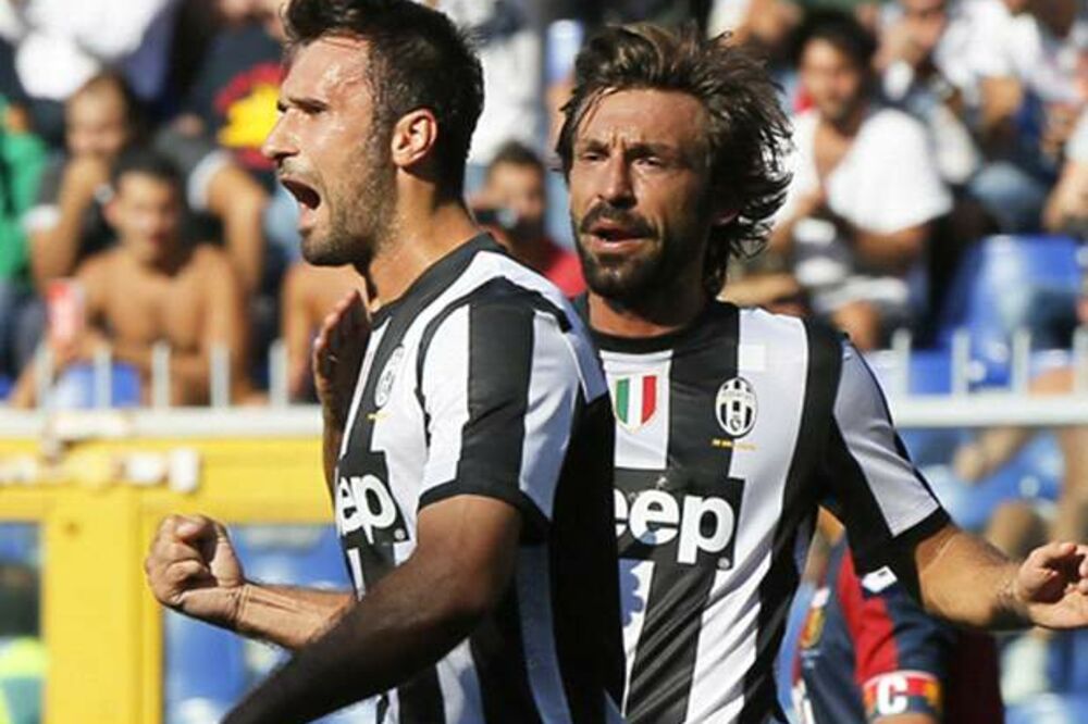 Vučinić i Pirlo, Foto: GOAL.COM