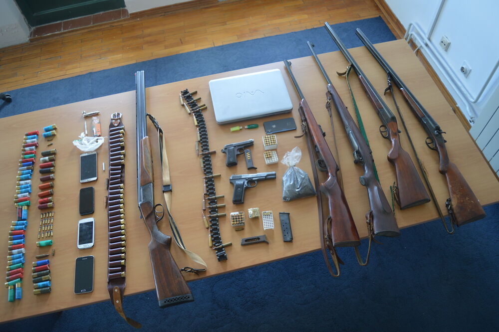 Dio oduzetih predmeta, Foto: Uprava policije