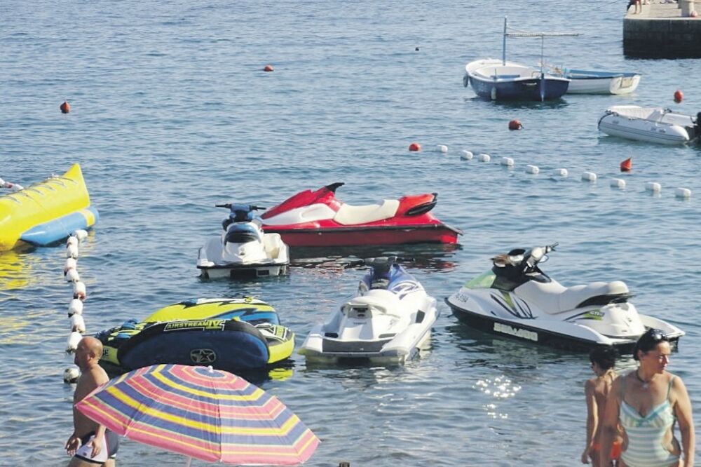 Skuteri Petrovac, Foto: Vuk Lajović