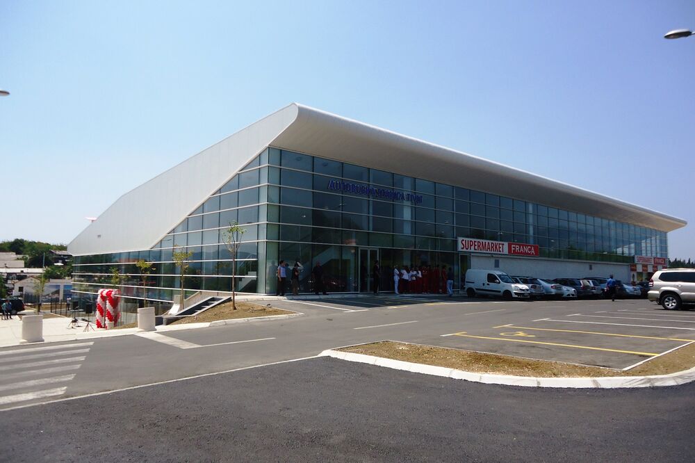 Tivat, autobuska stanica Tivat, Foto: Siniša Luković