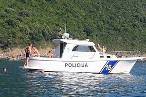 Samo u Crnoj Gori: Žurka na policijskom brodu