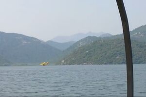 Pogledajte snimak: Ovako se prevrnuo avion na Skadarskom jezeru