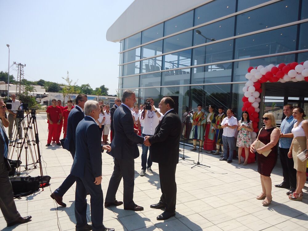 Ivan Novosel, Hilmija Franca , Milo Đukanović, Tivat, autobuska stanica Tivat