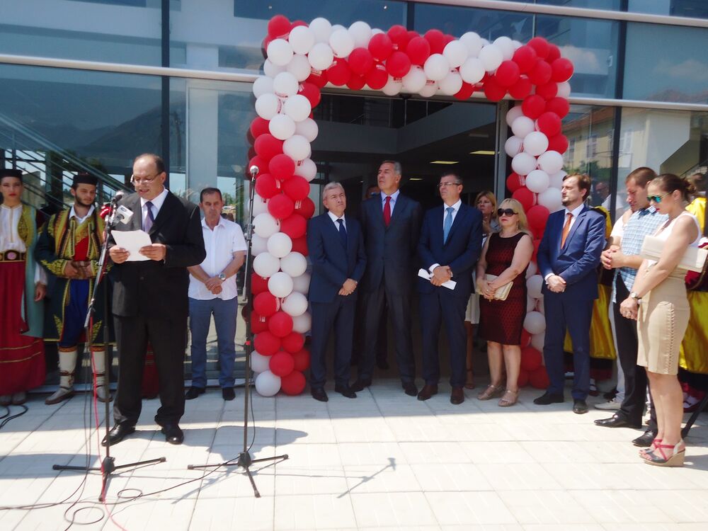 Ivan Novosel, Hilmija Franca , Milo Đukanović, Tivat, autobuska stanica Tivat