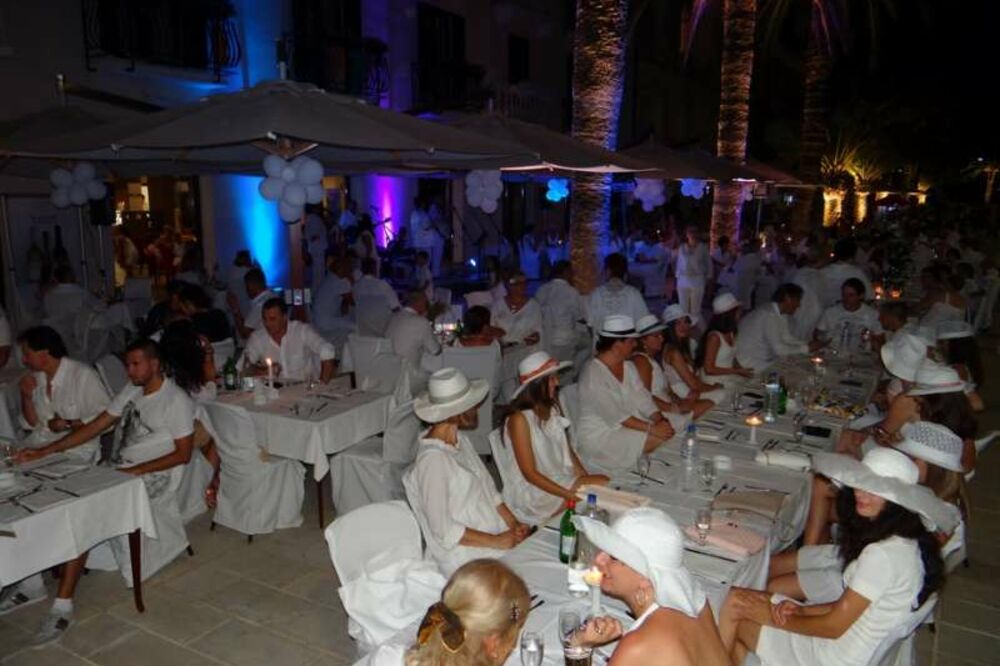 Veče u bijelom, Foto: Siniša Luković