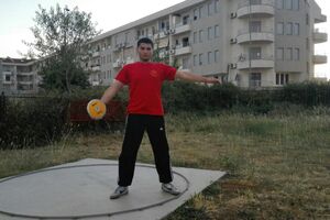 Mirnes Ramović baca disk na Evropskim igrama mladih