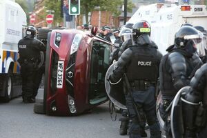 Sjeverna Irska: Probritanski demonstranti gađali policiju bocama,...