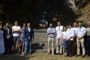Cetinje: Članovi odbora URA simbolično izašli iz pećine