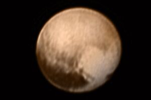 NASA: Pluton je crvenkast i ima veliko srce na površini