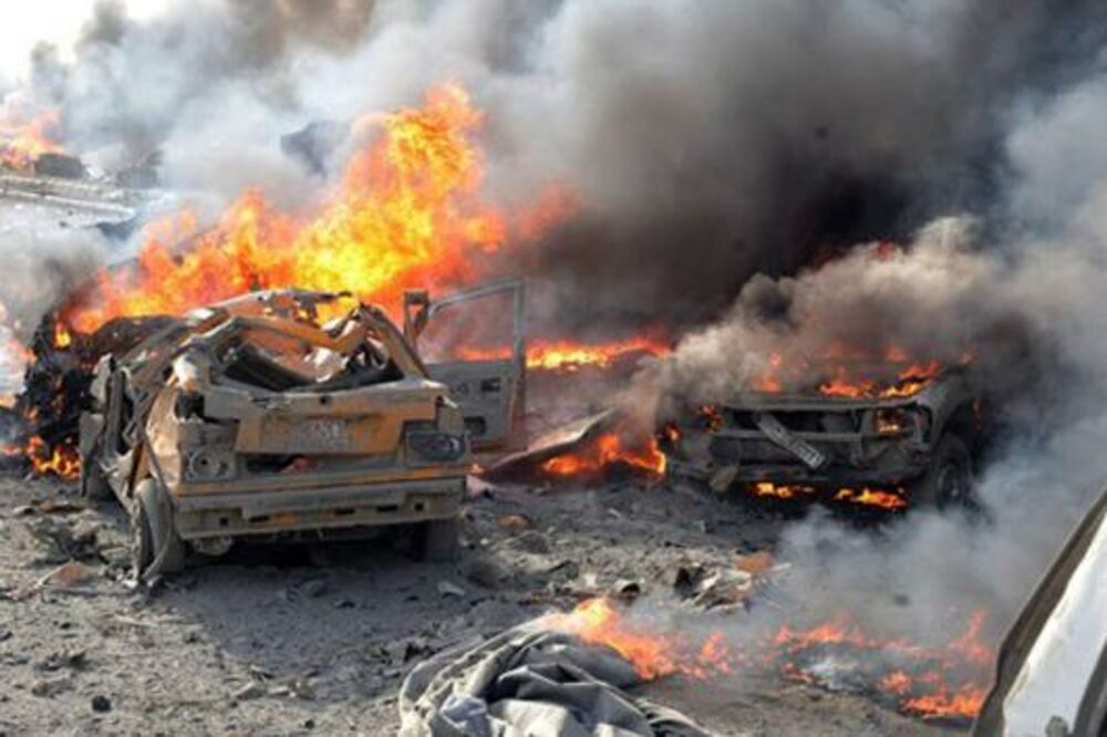 Auto bomba u plamenu, Foto: Beta-AP