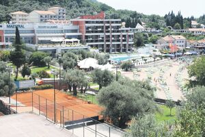 Može li zgrada na teniskom terenu