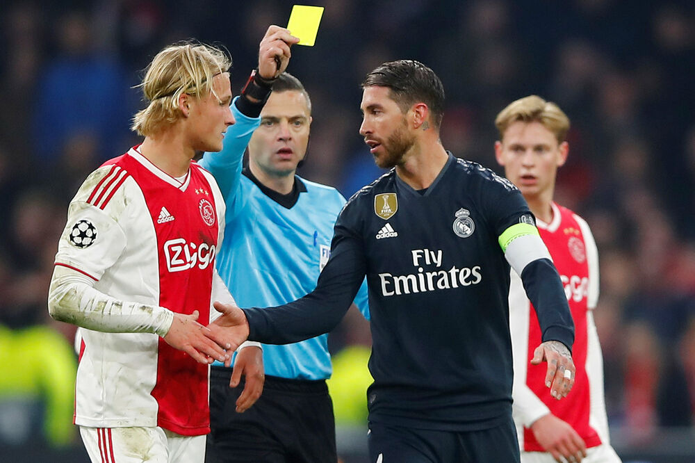 Ramos dobija karton protiv Ajaksa, Foto: Reuters