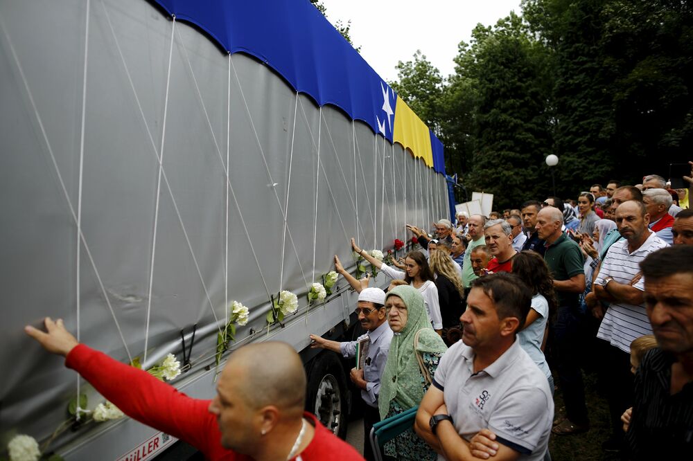 Srebrenica, prevoz posmrtnih ostataka, Foto: Reuters