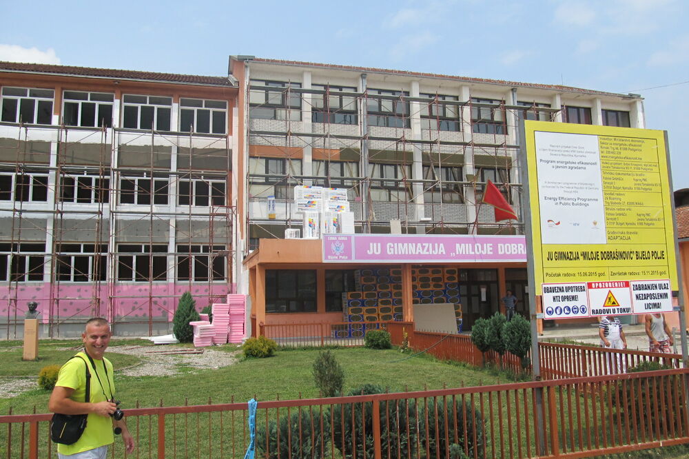 Gimnazija "Miloje Dobrašinović" Bijelo Polje, Foto: Jadranka Ćetković