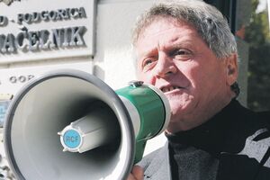 Vukčević: Izvršenje pravosnažne presude u korist "Dakićevaca" piše...