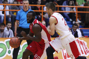 Dženkins iz Zvezde ide u Armani