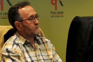 Koga nagraditi, a koga šutnuti nogom u dupe?