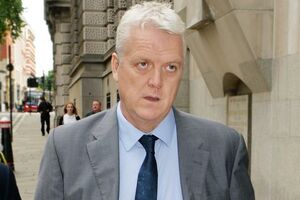 Britanski novinar osuđen zbog prisluškivanja: Rasplakao se u...