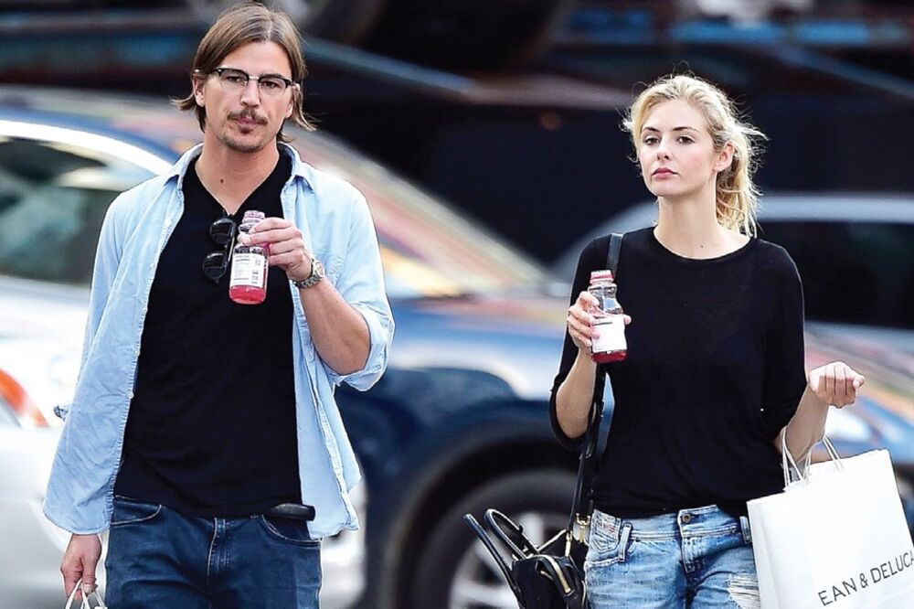 Džoš Hartnet, Tamsin Egerton (Novina)