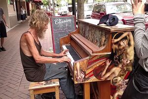 Beskućnik istopio srca miliona