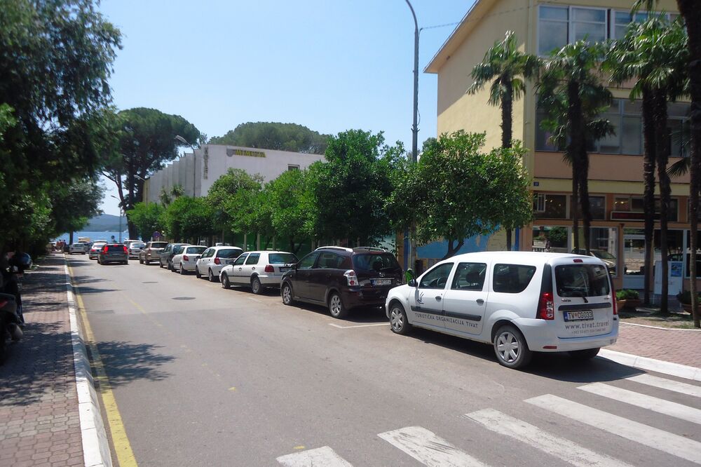 Tivat, parking, Foto: Siniša Luković
