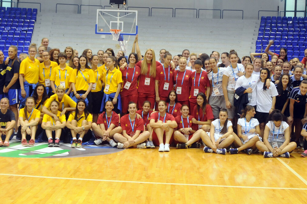 Košarkašice mlade, Foto: Boris Pejović