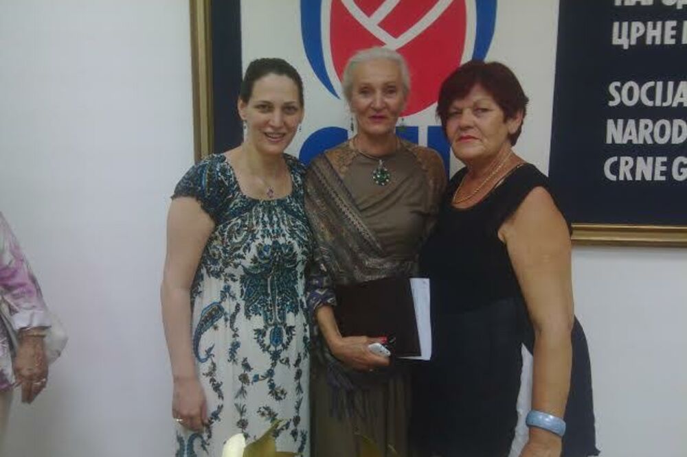 Radmila Čagorović, Ana Nikolić i Vidra Popović, Foto: SNP Podgorica