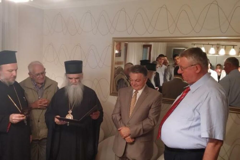 Amfilohije, Vojsilav Šešelj,odlikovanje, Foto: Srpska radikalna stranka