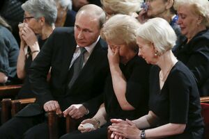 Uz najviše državne počasti sahranjen Jevgenij Primakov
