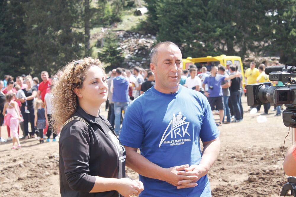 Ramuš Haradinaj, Donika Kadaj Bujupi, Foto: Kosovalive360.com