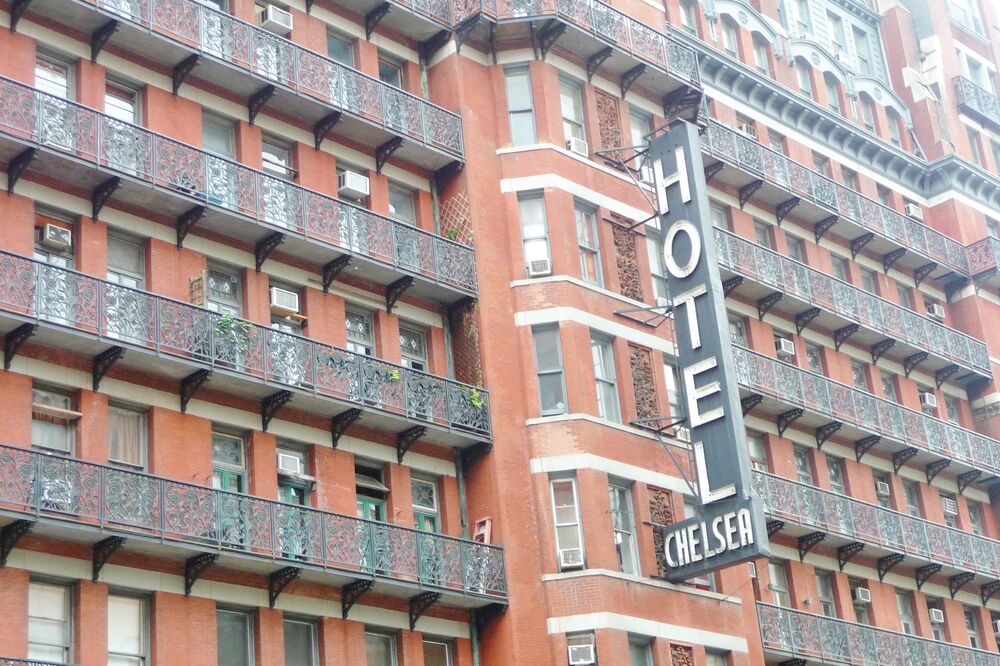 Hotel Čelsi (Novina)