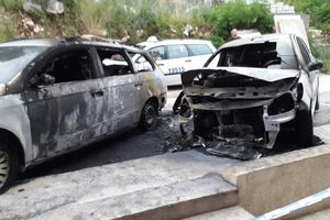 Budva: U požaru izgorjela dva automobila