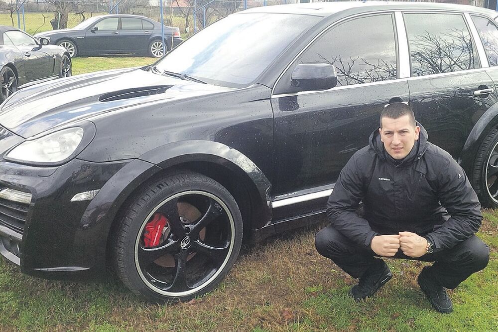 neki momak, crna hronika